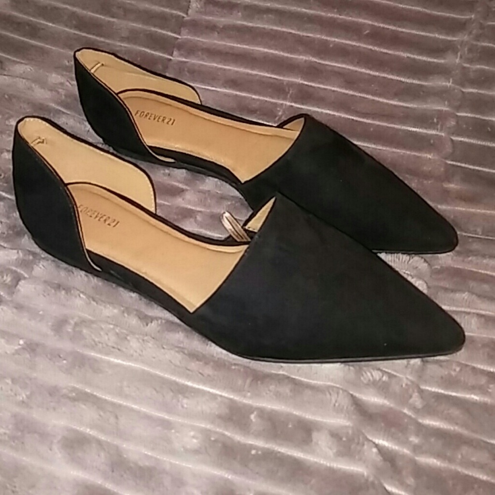 Pointy toed suede flats